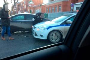 В Тюмени произошло ДТП с участием полицейского авто
