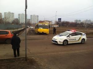 В Киеве вооруженный бандит угнал маршрутку, полиция стреляла на поражение