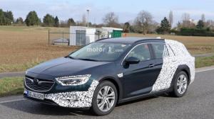 Новый «проходимый» универсал Opel Insignia Country Tourer выехал на тесты