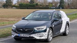 Новый «проходимый» универсал Opel Insignia Country Tourer выехал на тесты