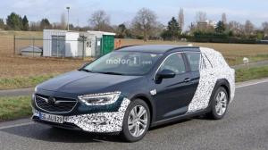 Новый «проходимый» универсал Opel Insignia Country Tourer выехал на тесты