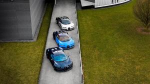 Компания Bugatti собрала первые три гиперкара Chiron
