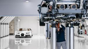 Компания Bugatti собрала первые три гиперкара Chiron