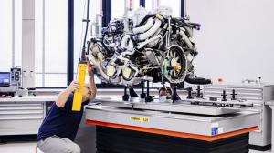 Компания Bugatti собрала первые три гиперкара Chiron