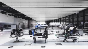 Компания Bugatti собрала первые три гиперкара Chiron