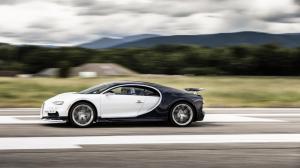 Компания Bugatti собрала первые три гиперкара Chiron