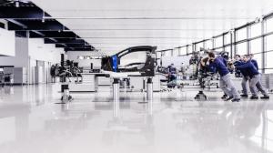 Компания Bugatti собрала первые три гиперкара Chiron