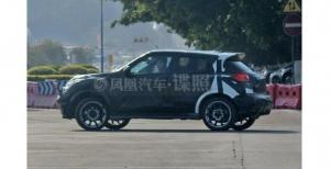 Новый кроссовер Nissan Juke впервые замечен на тестах