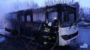 Пассажирский автобус дотла сгорел на проспекте Рыскулова в Алматы
