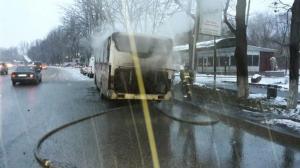Пассажирский автобус дотла сгорел на проспекте Рыскулова в Алматы