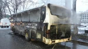 Пассажирский автобус дотла сгорел на проспекте Рыскулова в Алматы