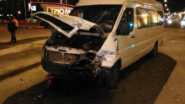 В Минске в ДТП попала маршрутка. Пострадали двухлетний ребенок и беременная женщина