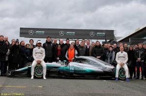 Один день команды Mercedes за 50 секунд