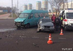 В Минске столкнулись учебный авто и маршрутка: пострадал инструктор и пассажирка микроавтобуса