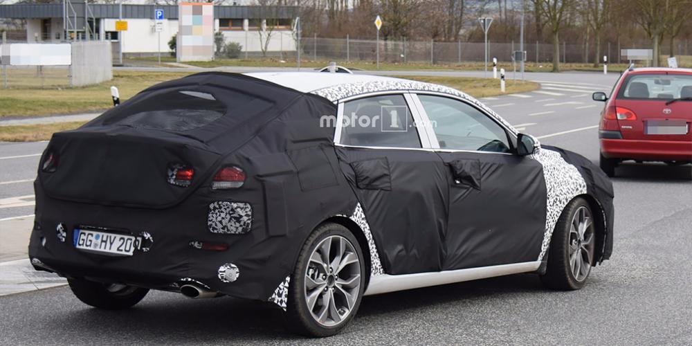 Hyundai вывел на тесты фастбэк i30