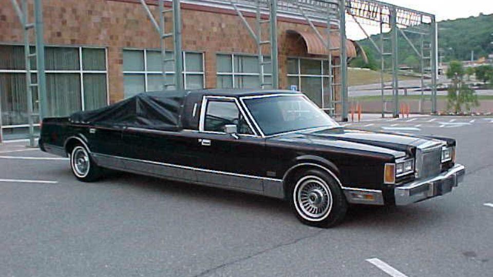 Lincoln Town car катафалк