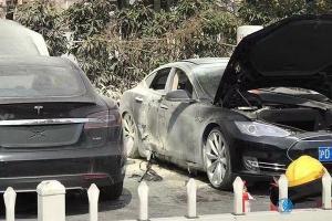 В Китае на зарядной станции сгорели два электромобиля Tesla
