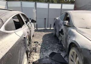 В Китае на зарядной станции сгорели два электромобиля Tesla