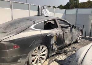 В Китае на зарядной станции сгорели два электромобиля Tesla