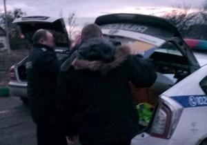 На Украине трое дорожных полицейских выбрасывали на ходу деньги, скрываясь от погони СБУ