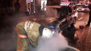 Автомобиль сгорел дотла напротив ТРЦ ADK В Алматы