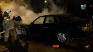 Автомобиль сгорел дотла напротив ТРЦ ADK В Алматы