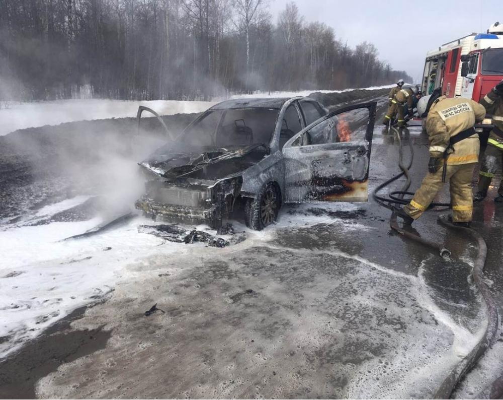 В Казани автомобиль взорвался на дороге