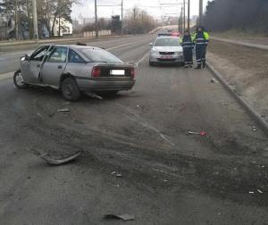 В Минске пьяный водитель на Opel врезался в столб
