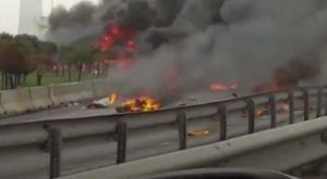 Вертолет упал на автодорогу в Стамбуле, пять человек погибли