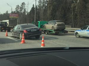 На Новорижском шоссе у Maybach после ДТП оторвало колесо