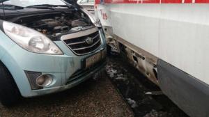 Скорая с беременной девушкой в салоне попала в ДТП в Алматы