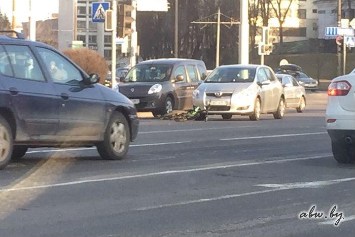 В Минске Toyota сбила велосипедиста, который ехал по переходу
