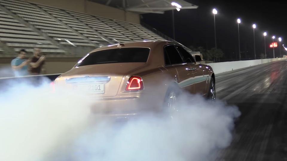 Rolls-Royce Ghost испытали на дрэговой прямой