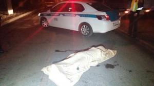 В Алматы женщину сбили насмерть и оставили прямо на дороге