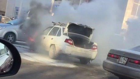 В результате ДТП в Астане загорелся автомобиль