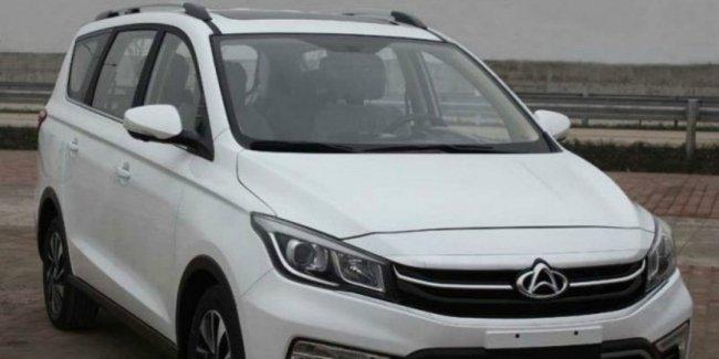 Changan Auchan A800 «засветился» на фото без камуфляжа
