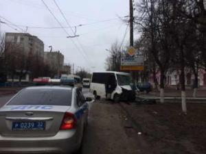 В результате ДТП с маршруткой в Брянске пострадали десять человек