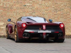 Британский дилерский центр Romans International выставил на продажу потрясающий Rosso Rubino LaFerrari.