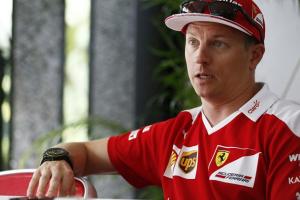 Кими пилотирует новую Ferrari и… забивает гол!