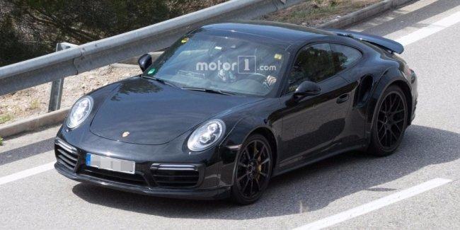 Следующее поколение Porsche 911 Turbo впервые попало в объективы фотокамер