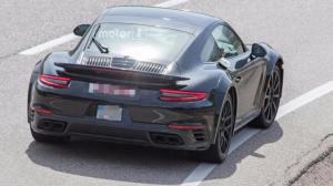 Следующее поколение Porsche 911 Turbo впервые попало в объективы фотокамер