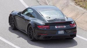 Следующее поколение Porsche 911 Turbo впервые попало в объективы фотокамер