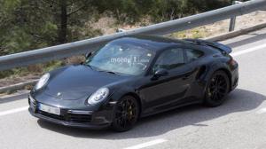 Следующее поколение Porsche 911 Turbo впервые попало в объективы фотокамер