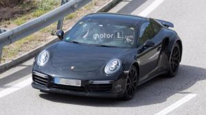 Следующее поколение Porsche 911 Turbo впервые попало в объективы фотокамер