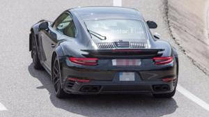 Следующее поколение Porsche 911 Turbo впервые попало в объективы фотокамер