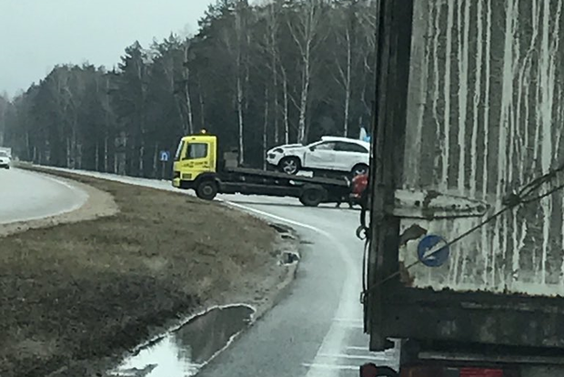 На трассе М1 россиянин на Porsche вылетел в кювет: погибла теща водителя