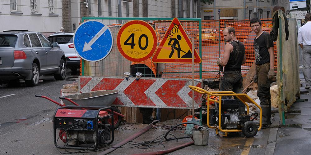 Автомобилистов попросили отказаться от поездок в центр Москвы