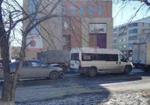 В Тюмени в массовом ДТП пострадали семь человек