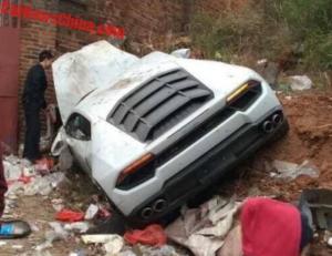 Водитель Lamborghini улетел прямо на помойку