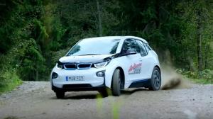 79-летний раллийный чемпион подрифтил на BMW i3